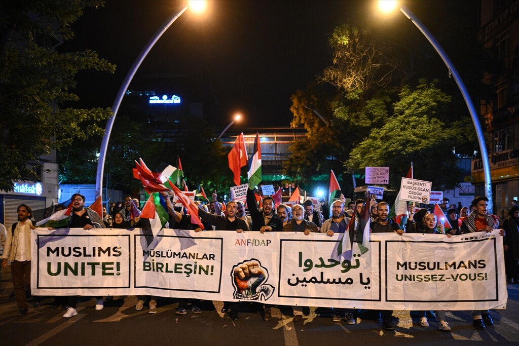 الآلاف في أنقرة يشاركون بمسيرة تضامنًا مع فلسطين: صورة 5 من 17