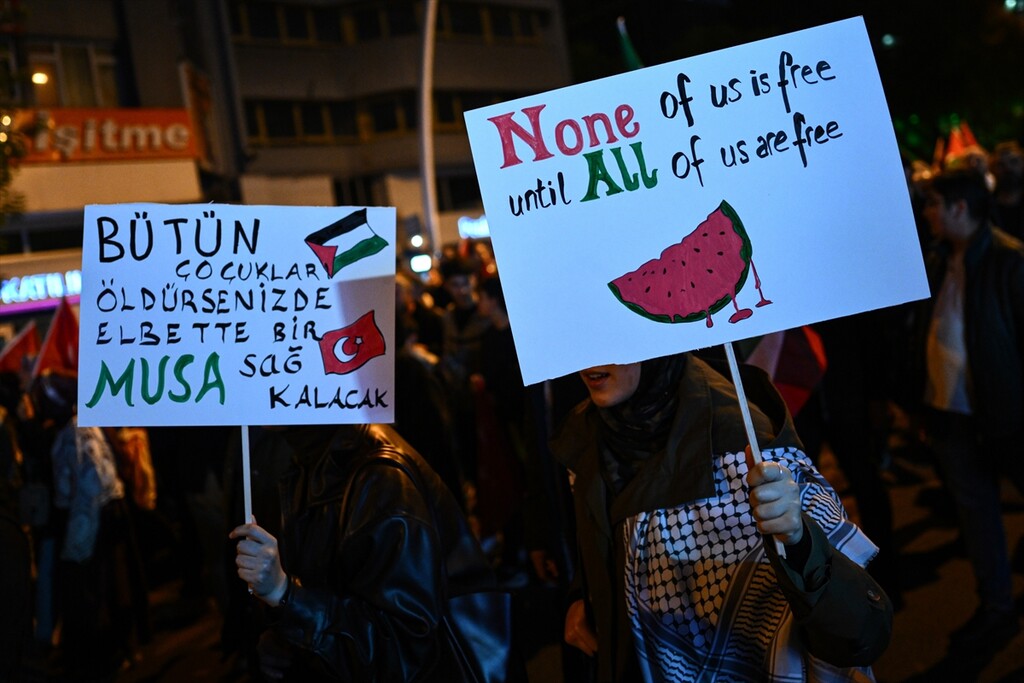 الآلاف في أنقرة يشاركون بمسيرة تضامنًا مع فلسطين: صورة 4 من 17