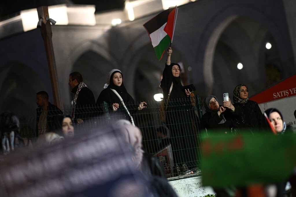 الآلاف في أنقرة يشاركون بمسيرة تضامنًا مع فلسطين: صورة 16 من 17