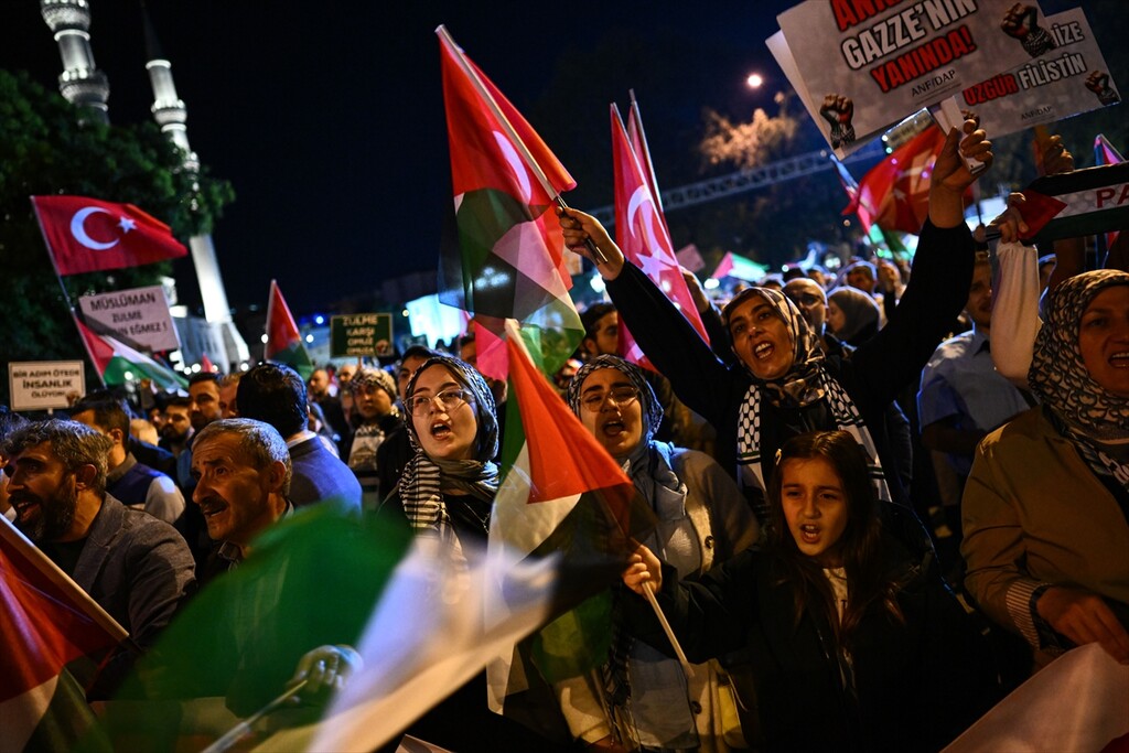 الآلاف في أنقرة يشاركون بمسيرة تضامنًا مع فلسطين: صورة 11 من 17